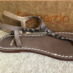 Bernardo "Mojito" T-Strap leather sandals